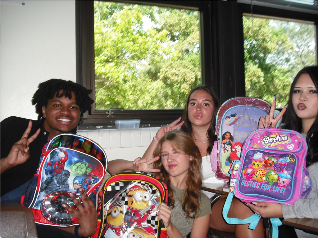Senior backpack trend takes over UHS – THE ECHO
